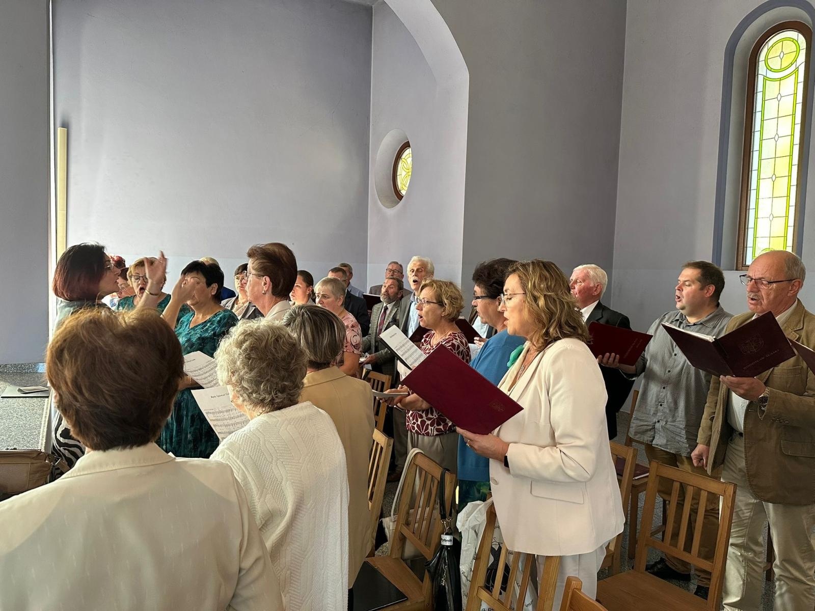 Zdjęcie w galerii na portalu naszwodzislaw.com: Chór Jadwiga z WCK wystąpił w kościele w Kokoszycach wiadomości z regionu