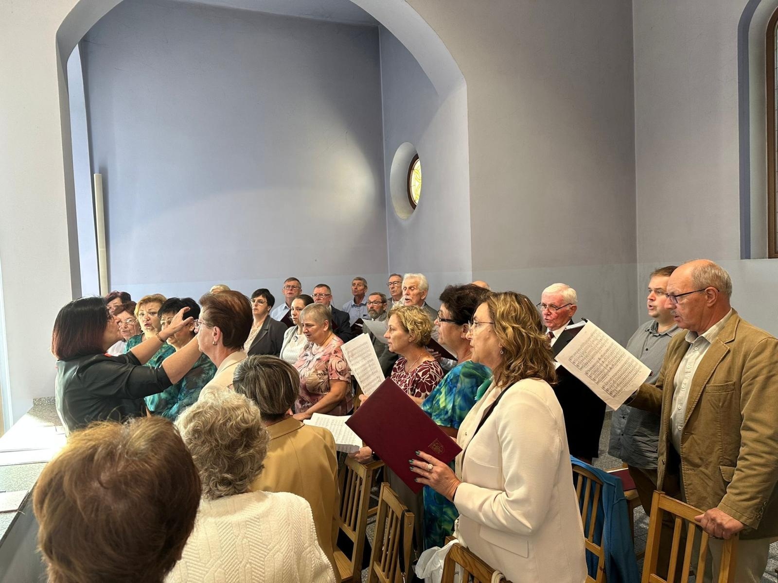 Zdjęcie w galerii na portalu naszwodzislaw.com: Chór Jadwiga z WCK wystąpił w kościele w Kokoszycach wiadomości z regionu