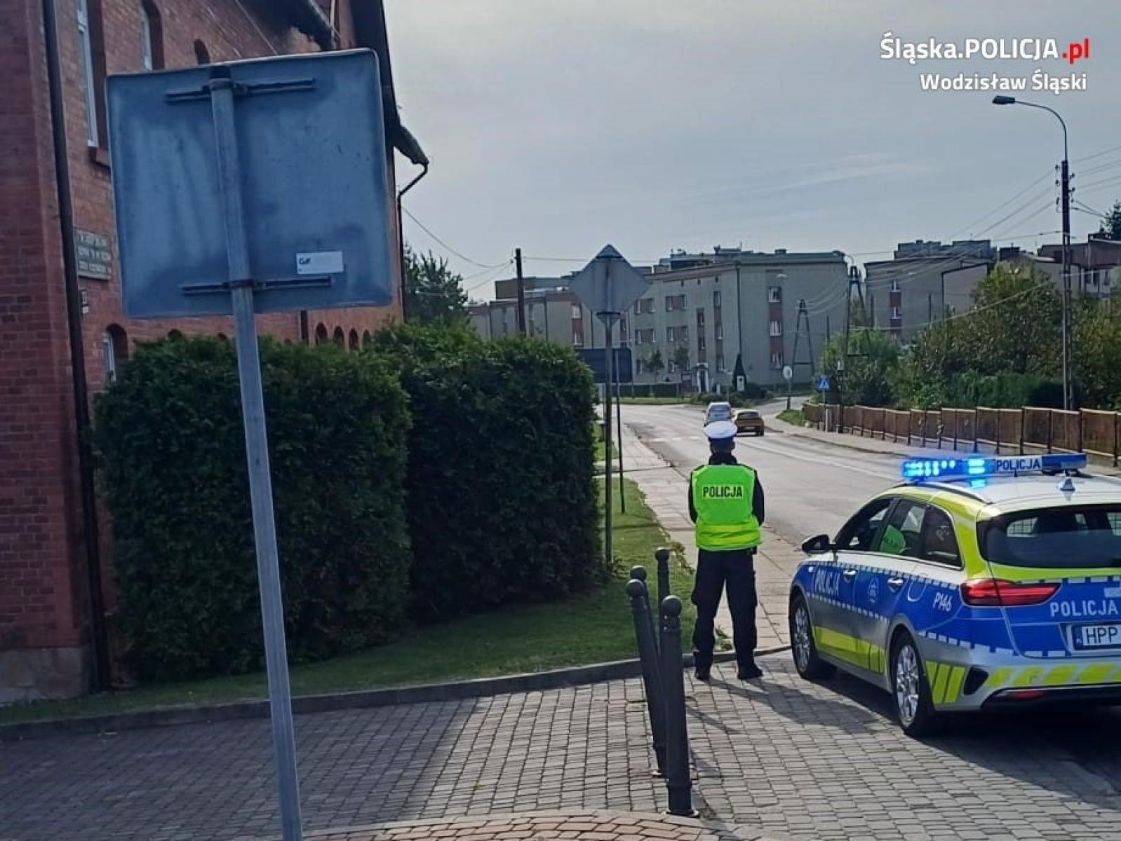 Zdjęcie w galerii na portalu naszwodzislaw.com: Kierowco, zwalniaj przy szkołach! wiadomości z regionu