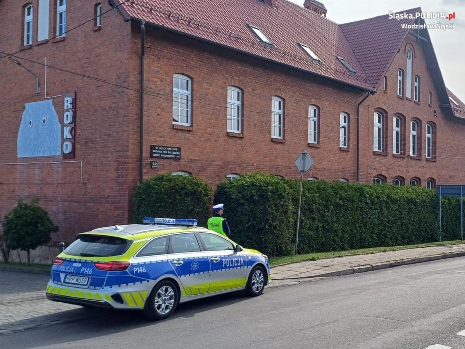 Zdjęcie w galerii na portalu naszwodzislaw.com: Kierowco, zwalniaj przy szkołach! wiadomości z regionu