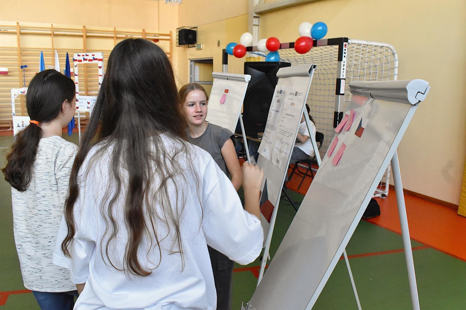 Zdjęcie w galerii na portalu naszwodzislaw.com: Uczniowie z Gołkowic, Skrbeńska i czeskich Petrovic u Karvine poznają się lepiej wiadomości z regionu