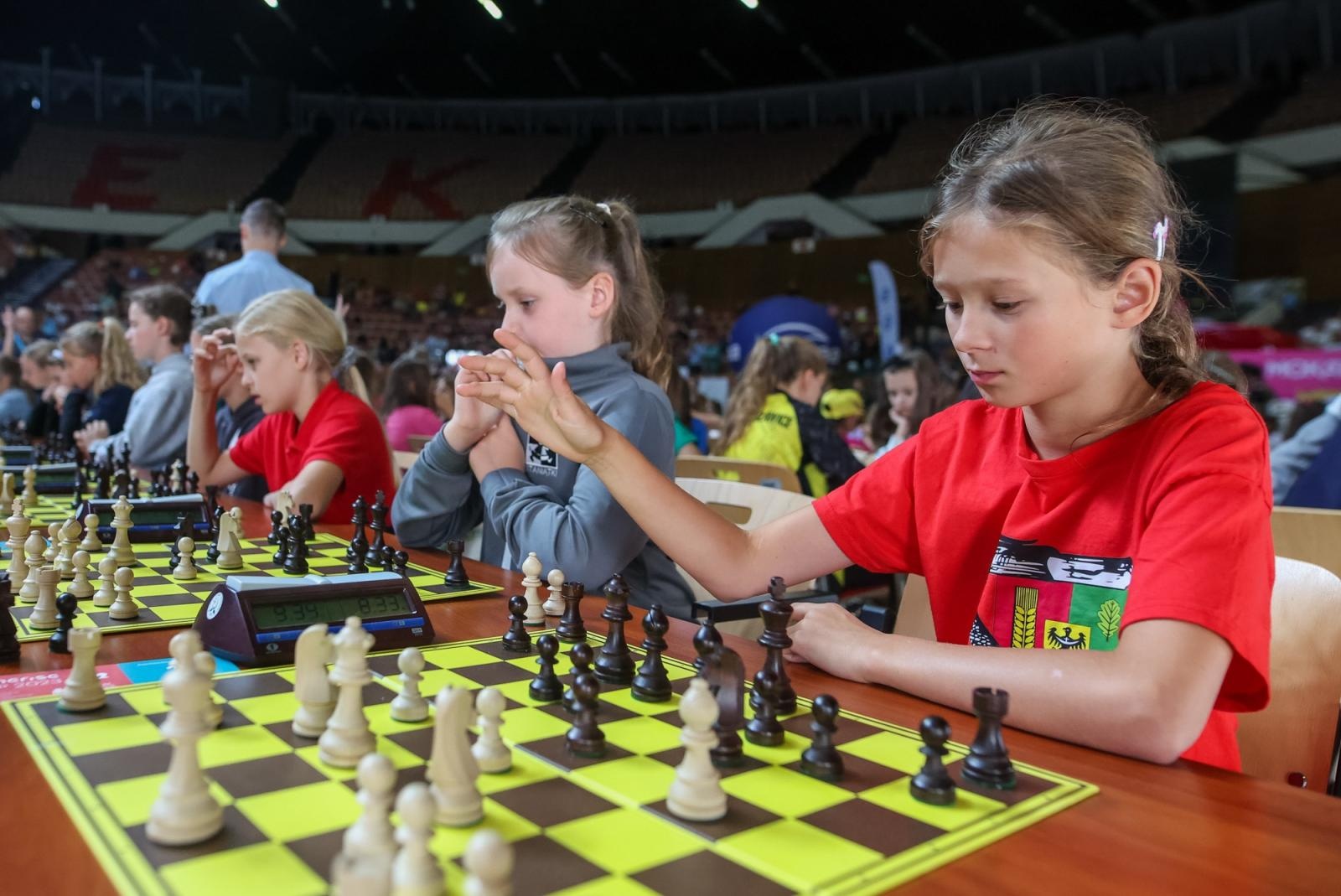 Zdjęcie w galerii na portalu naszwodzislaw.com: Tłumy młodych szachistów znów zawładną Spodkiem! Święto szachów w legendarnej hali wiadomości z regionu