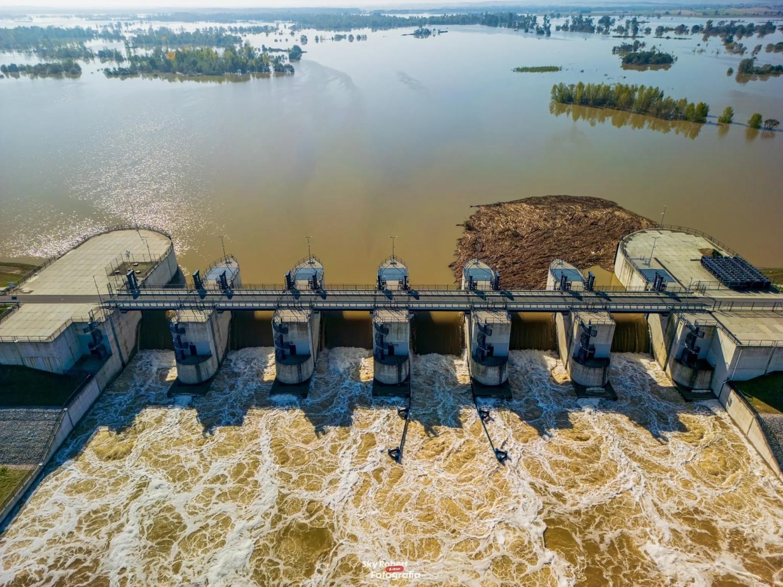 Zdjęcie w galerii na portalu naszwodzislaw.com: Zbiornik Racibórz zakończył pracę. Teraz czeka go przegląd wiadomości z regionu