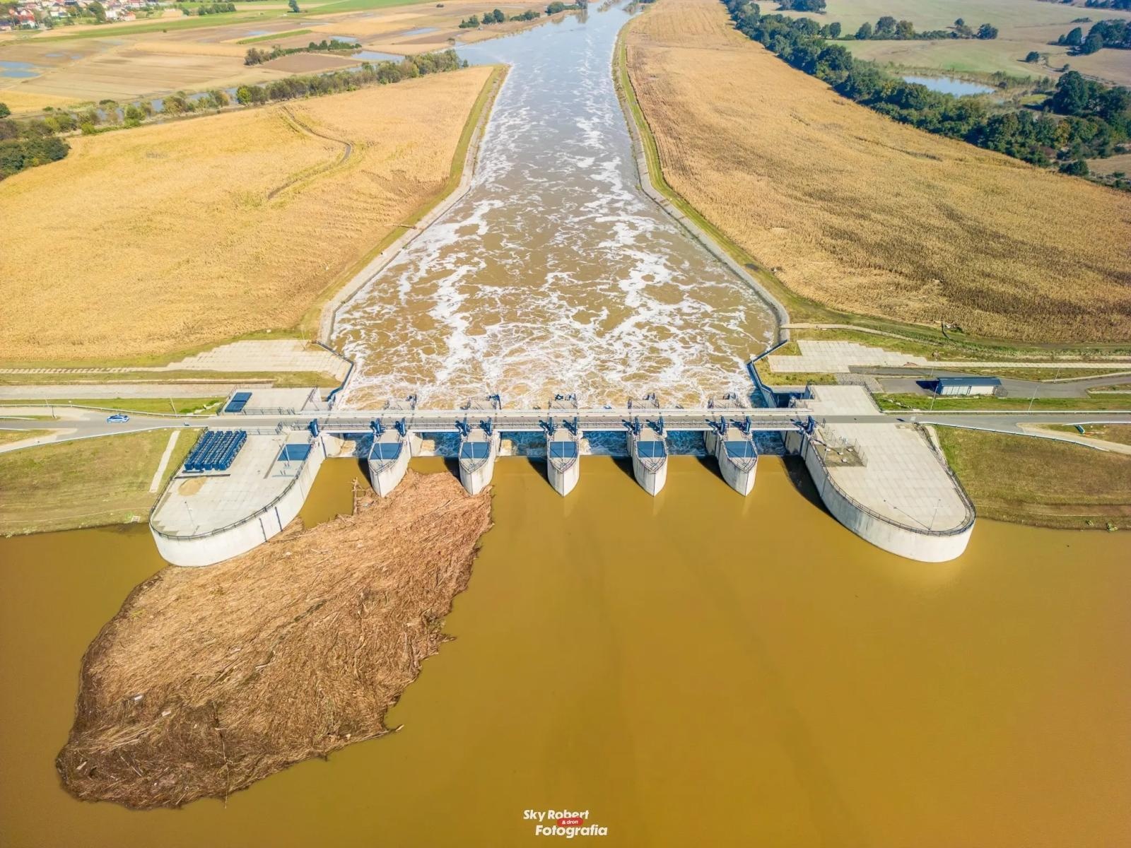 Zdjęcie w galerii na portalu naszwodzislaw.com: Zbiornik Racibórz zakończył pracę. Teraz czeka go przegląd wiadomości z regionu