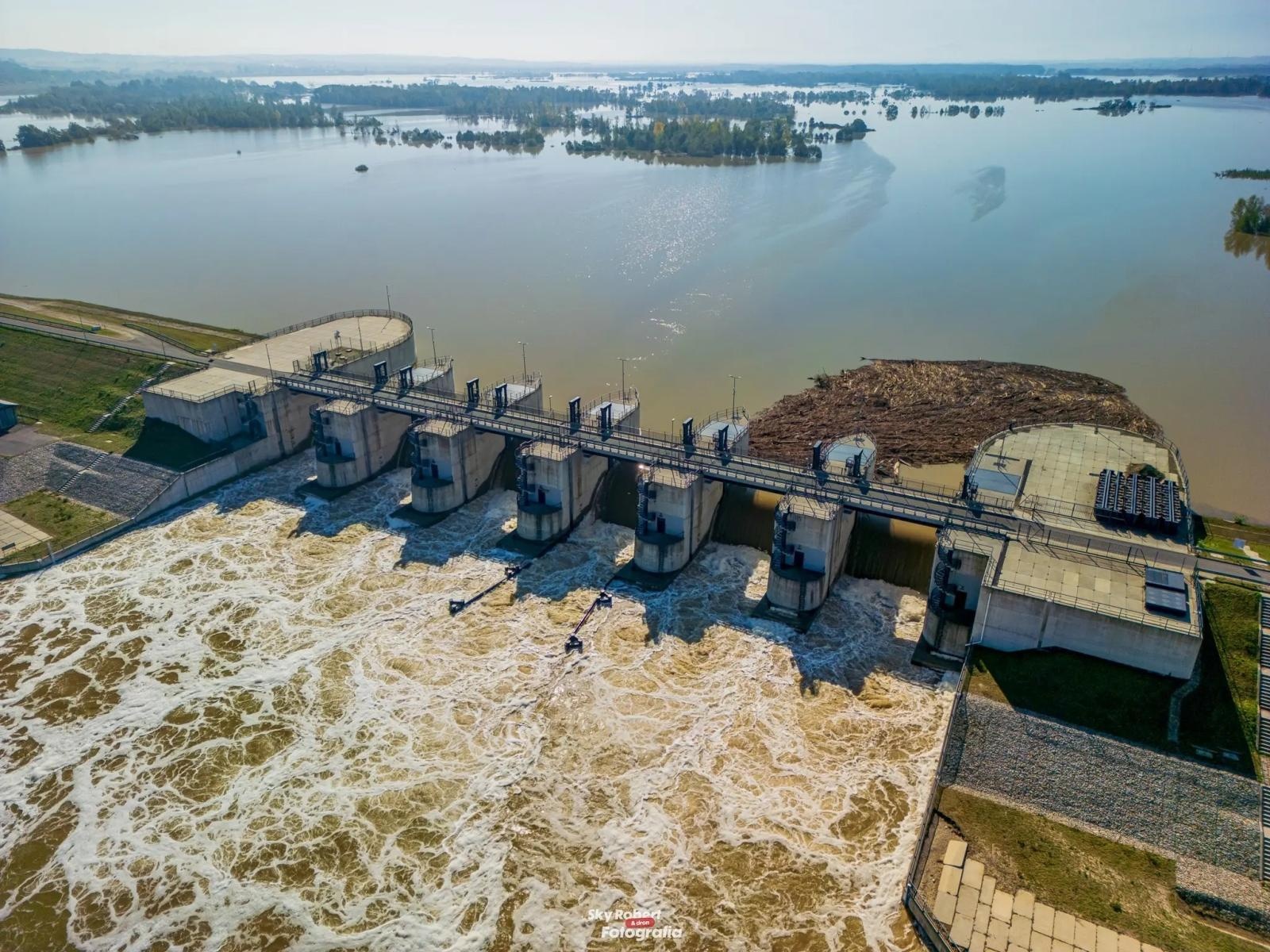 Zdjęcie w galerii na portalu naszwodzislaw.com: Zbiornik Racibórz zakończył pracę. Teraz czeka go przegląd wiadomości z regionu