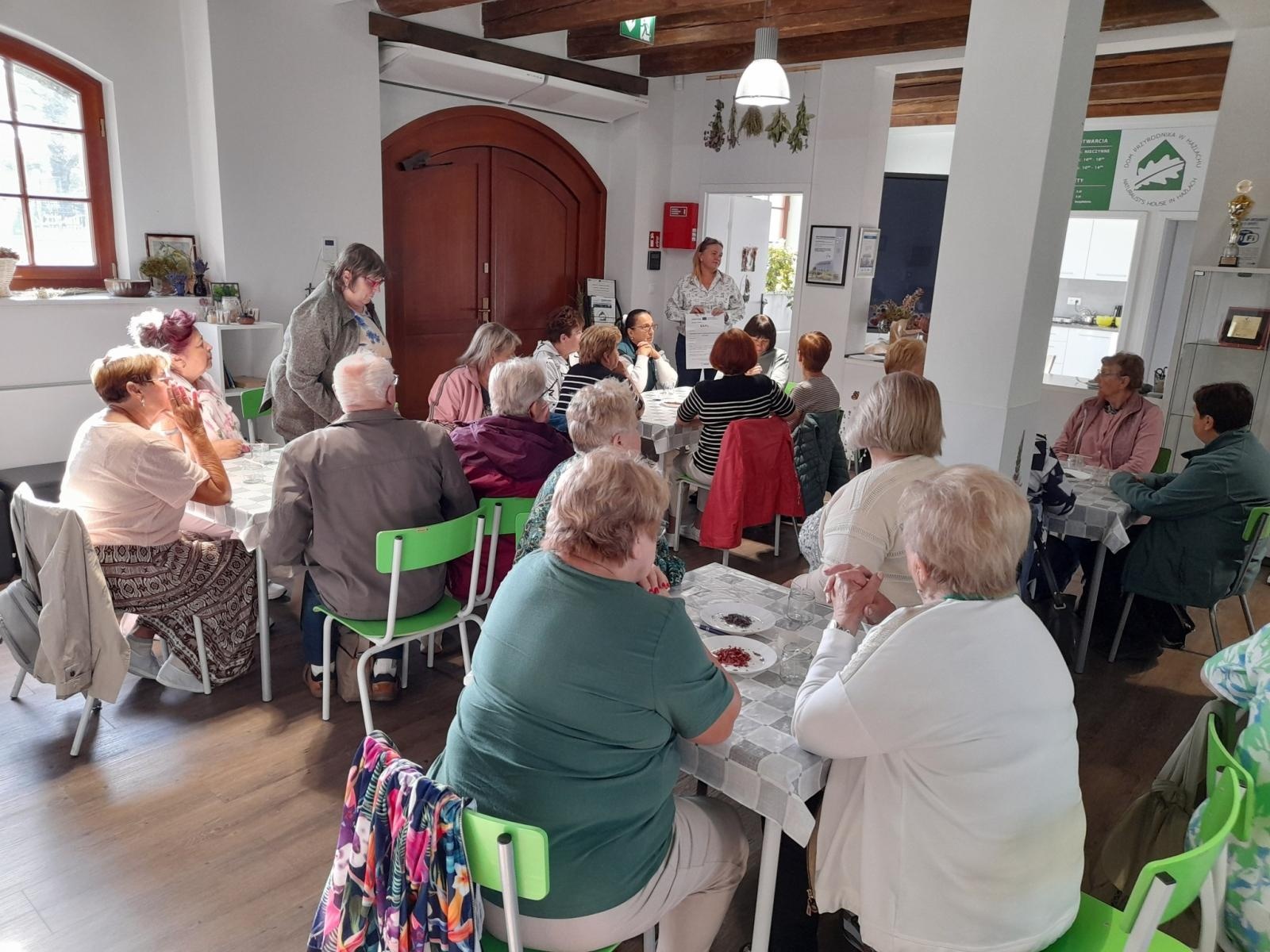 Zdjęcie w galerii na portalu naszwodzislaw.com: Seniorzy z Godowa i czeskiej gminy Petrovice integrowali się w Beskidzie Śląskim [FOTO] wiadomości z regionu