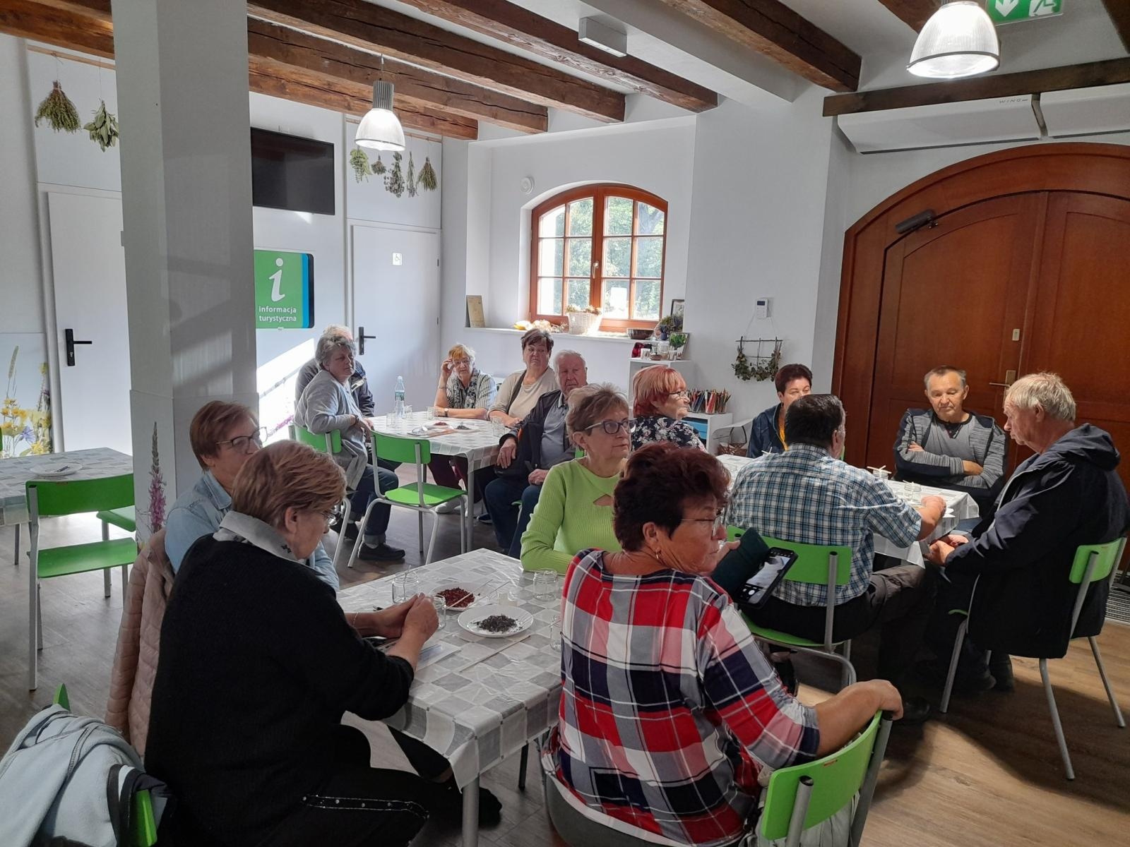 Zdjęcie w galerii na portalu naszwodzislaw.com: Seniorzy z Godowa i czeskiej gminy Petrovice integrowali się w Beskidzie Śląskim [FOTO] wiadomości z regionu