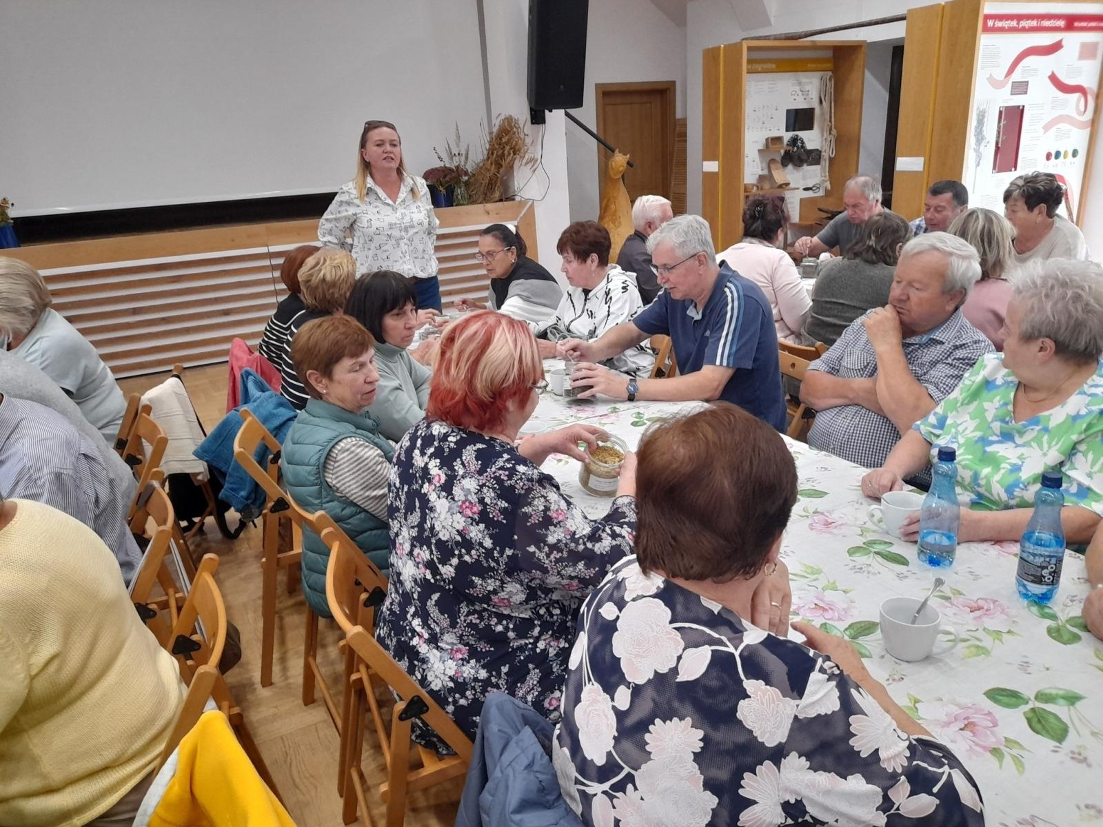 Zdjęcie w galerii na portalu naszwodzislaw.com: Seniorzy z Godowa i czeskiej gminy Petrovice integrowali się w Beskidzie Śląskim [FOTO] wiadomości z regionu