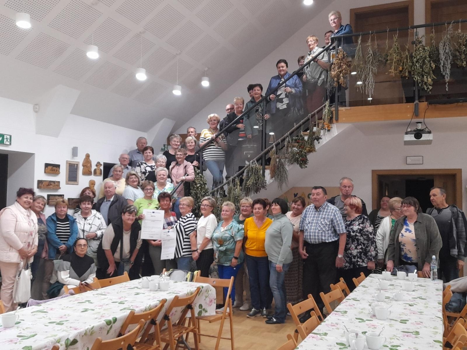 Zdjęcie w galerii na portalu naszwodzislaw.com: Seniorzy z Godowa i czeskiej gminy Petrovice integrowali się w Beskidzie Śląskim [FOTO] wiadomości z regionu