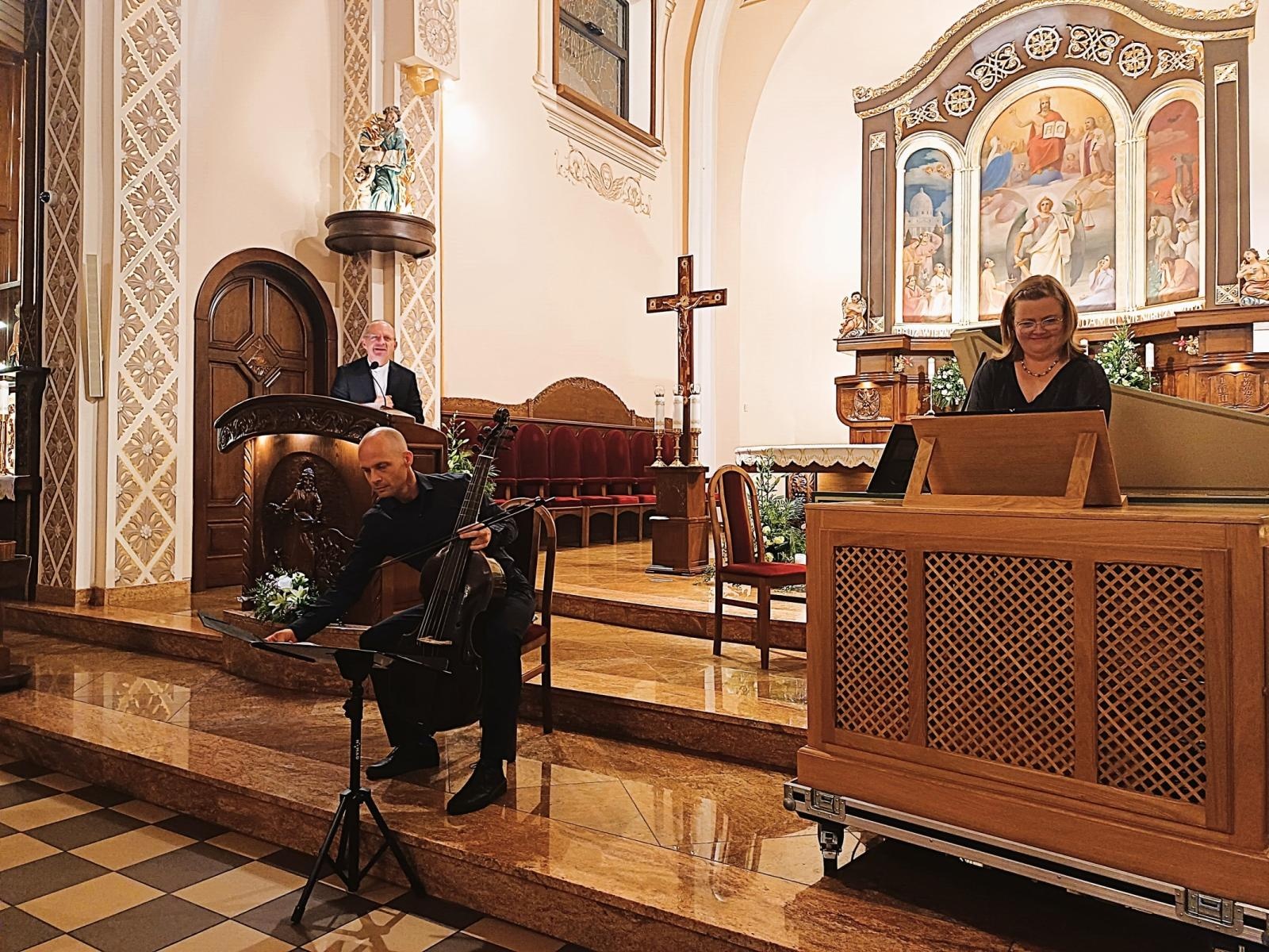 Zdjęcie w galerii na portalu naszwodzislaw.com: Fide et Amore. Koncert w Skrzyszowie wiadomości z regionu