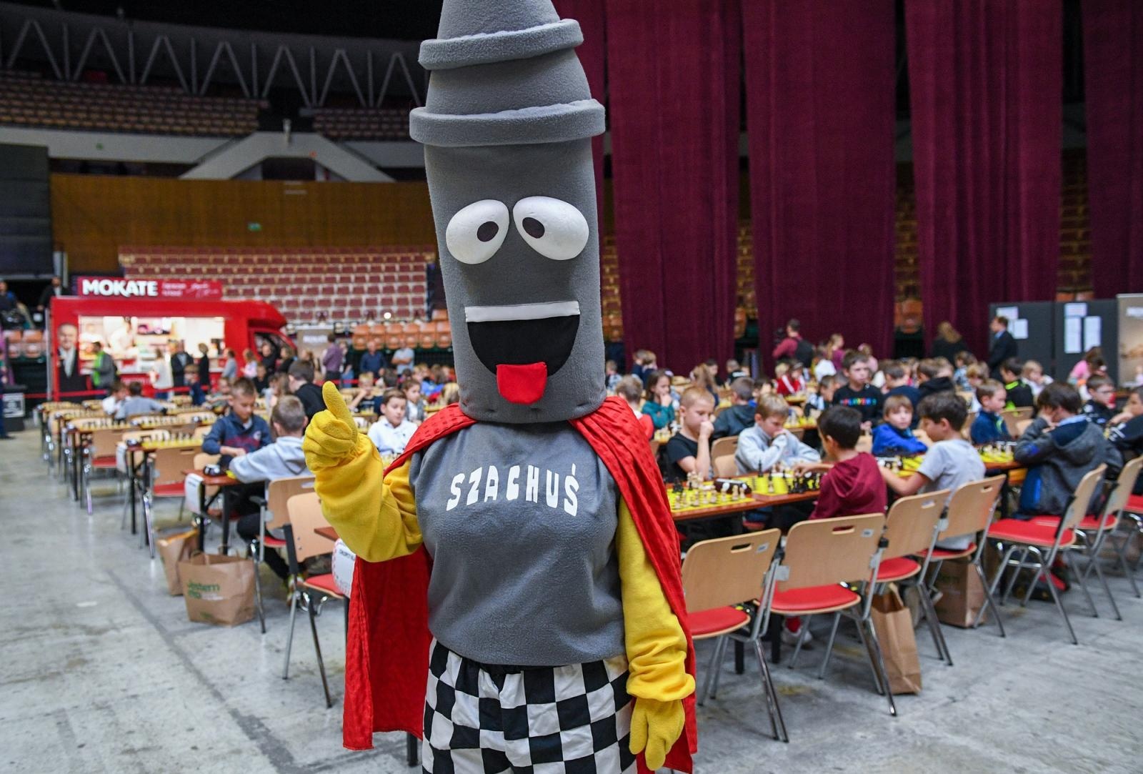 Zdjęcie w galerii na portalu naszwodzislaw.com: Ponad tysiąc młodych szachistów znów zagra w Spodku. Wielkie święto polskich szachów wiadomości z regionu