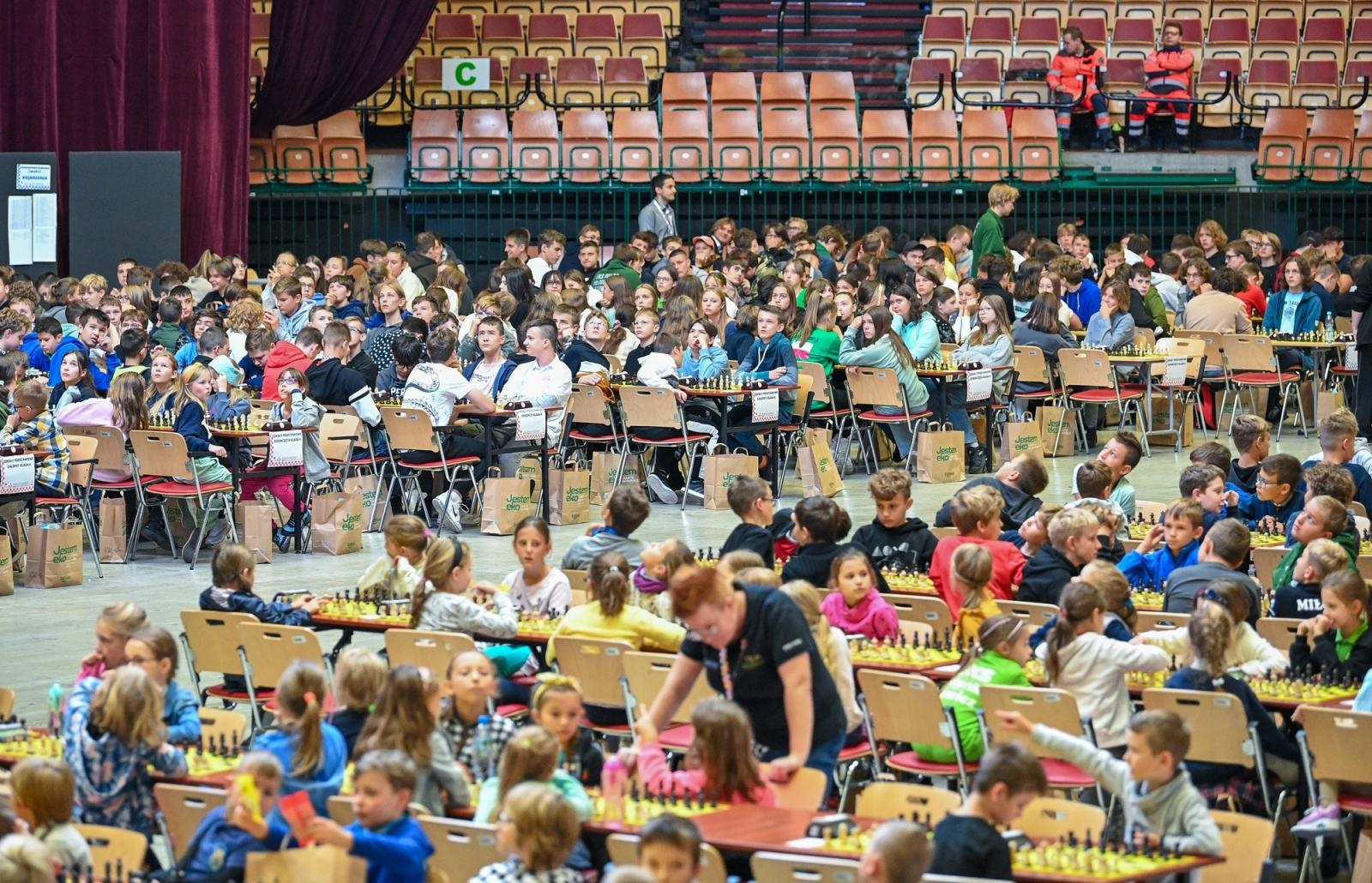 Zdjęcie w galerii na portalu naszwodzislaw.com: Ponad tysiąc młodych szachistów znów zagra w Spodku. Wielkie święto polskich szachów wiadomości z regionu