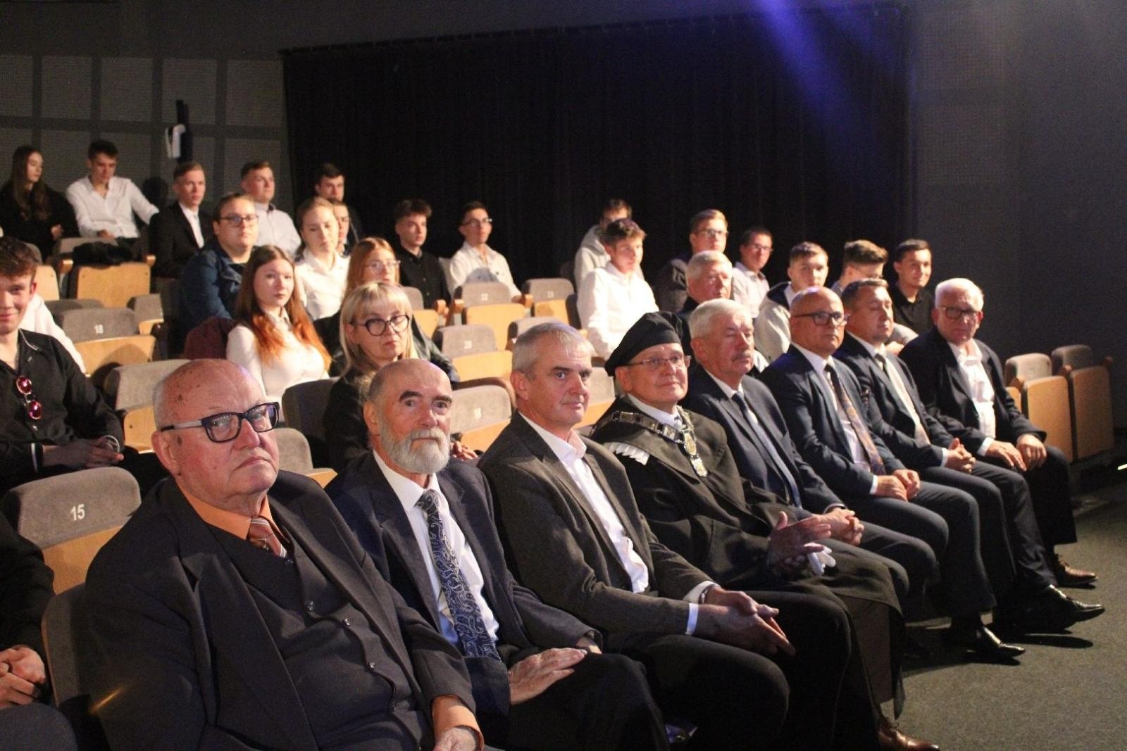 Zdjęcie w galerii na portalu naszwodzislaw.com: Czeladnicy zostali wyzwoleni [FOTO] wiadomości z regionu