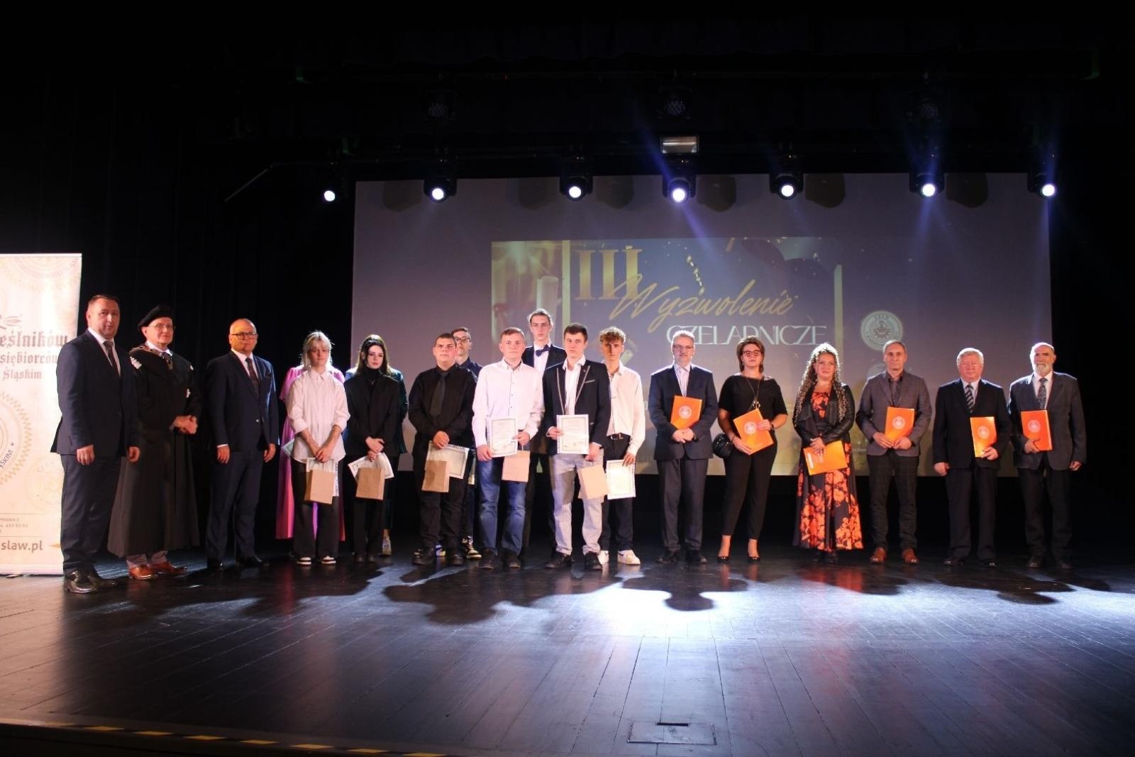 Zdjęcie w galerii na portalu naszwodzislaw.com: Czeladnicy zostali wyzwoleni [FOTO] wiadomości z regionu