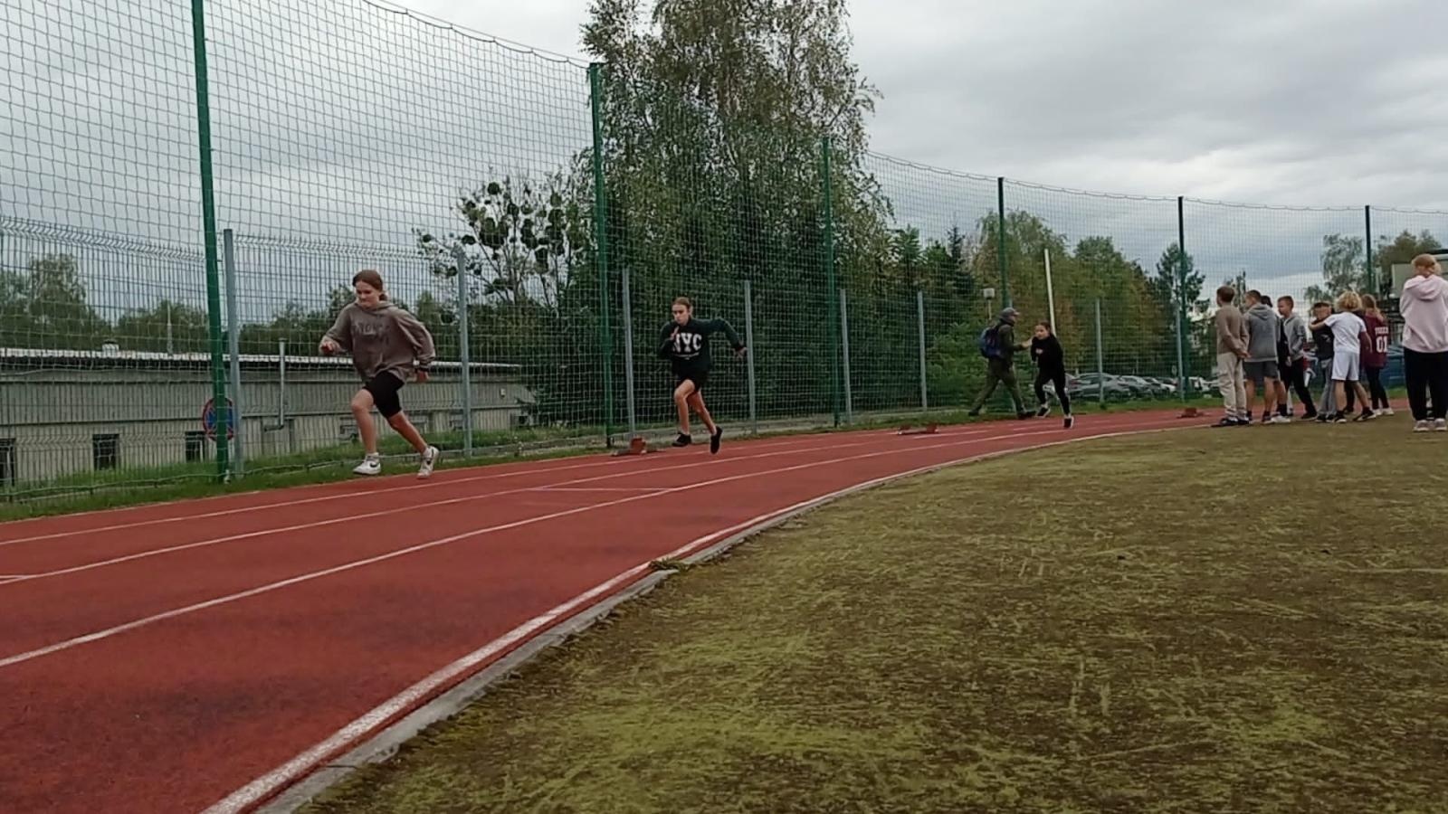 Zdjęcie w galerii na portalu naszwodzislaw.com: Powiatowe eliminacje lekkoatletyczne za nami wiadomości z regionu