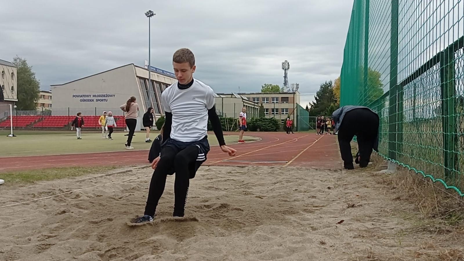 Zdjęcie w galerii na portalu naszwodzislaw.com: Powiatowe eliminacje lekkoatletyczne za nami wiadomości z regionu