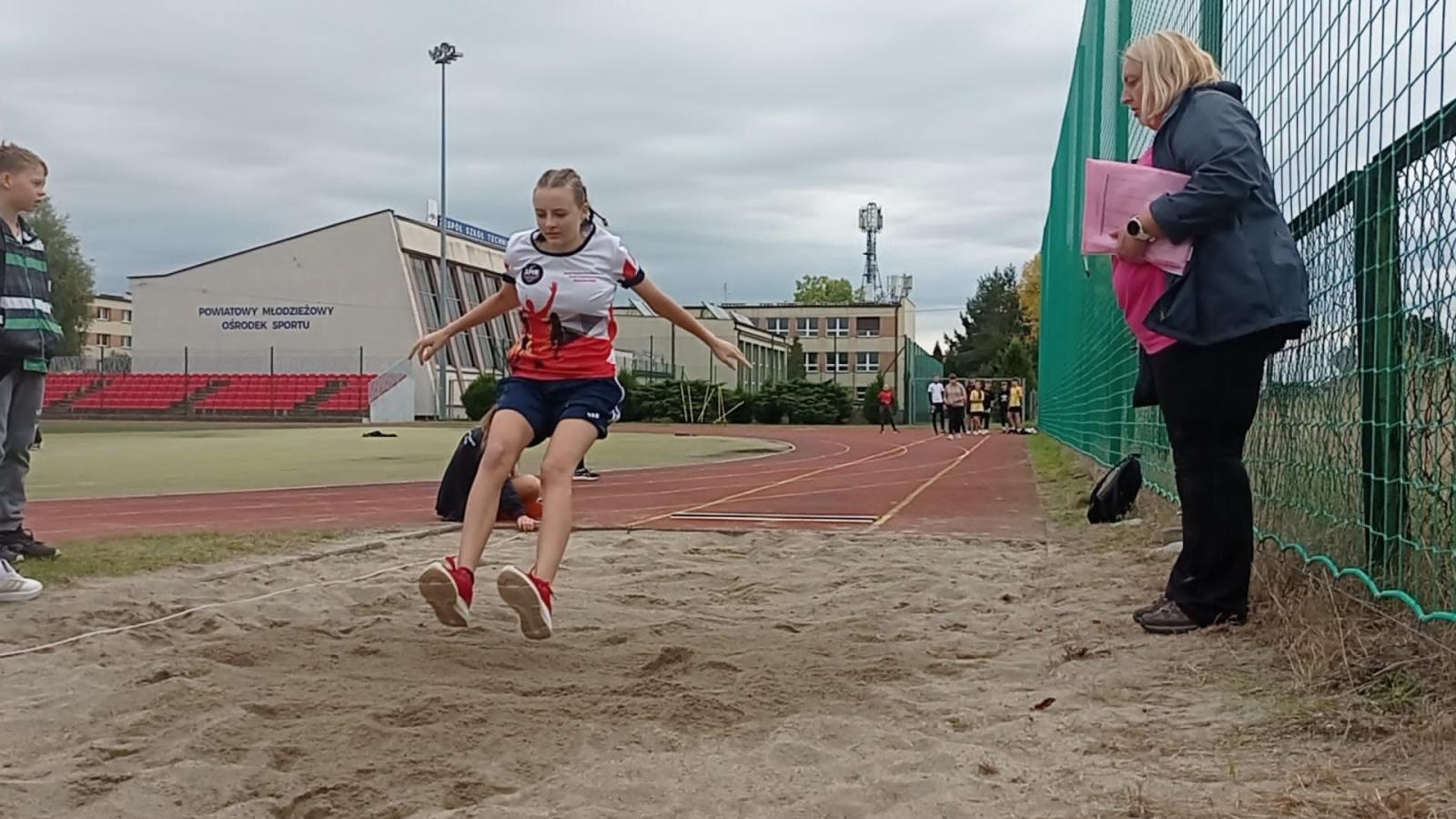 Zdjęcie w galerii na portalu naszwodzislaw.com: Powiatowe eliminacje lekkoatletyczne za nami wiadomości z regionu