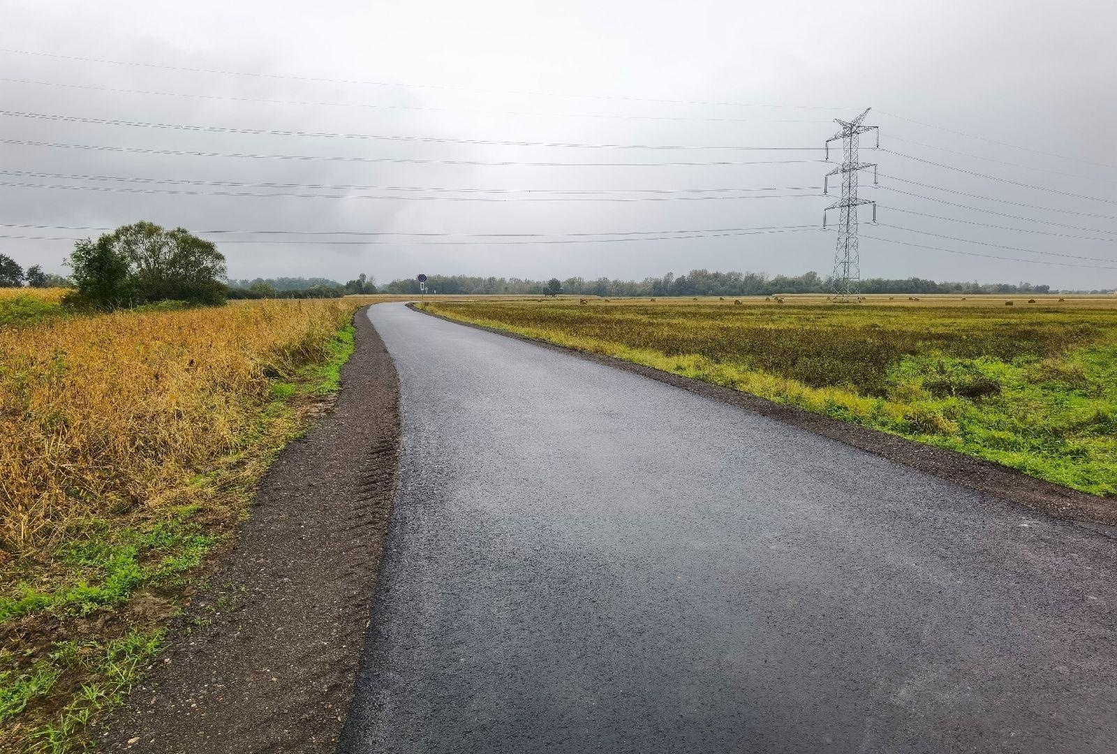 Zdjęcie w galerii na portalu naszwodzislaw.com: Droga między Uchylskiem a Olzą jak nowa wiadomości z regionu