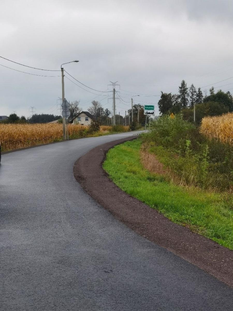 Zdjęcie w galerii na portalu naszwodzislaw.com: Droga między Uchylskiem a Olzą jak nowa wiadomości z regionu