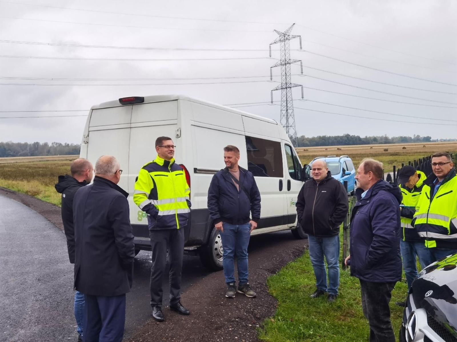 Zdjęcie w galerii na portalu naszwodzislaw.com: Droga między Uchylskiem a Olzą jak nowa wiadomości z regionu