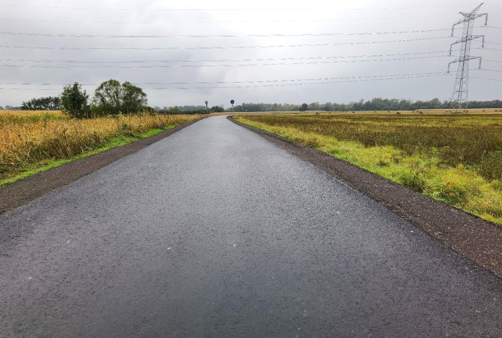 Zdjęcie w galerii na portalu naszwodzislaw.com: Droga między Uchylskiem a Olzą jak nowa wiadomości z regionu