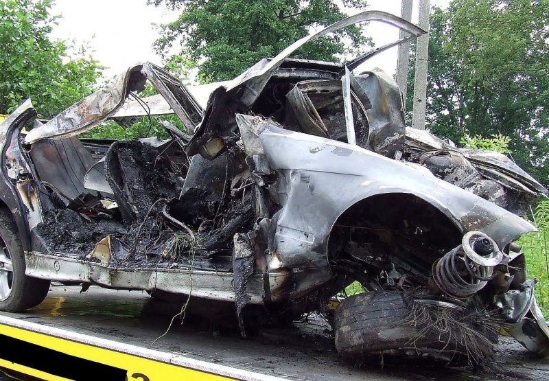 Zdjęcie w galerii na portalu naszwodzislaw.com: Dwóch 23-latków spłonęło w samochodzie wiadomości z regionu