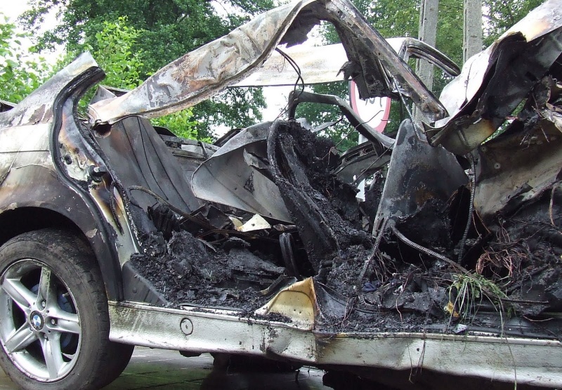 Zdjęcie w galerii na portalu naszwodzislaw.com: Dwóch 23-latków spłonęło w samochodzie wiadomości z regionu