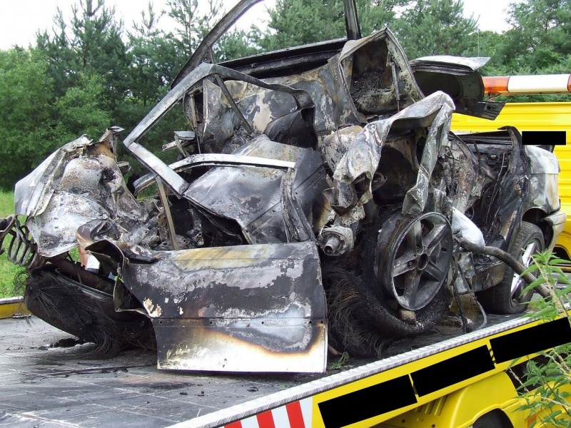 Zdjęcie w galerii na portalu naszwodzislaw.com: Dwóch 23-latków spłonęło w samochodzie wiadomości z regionu