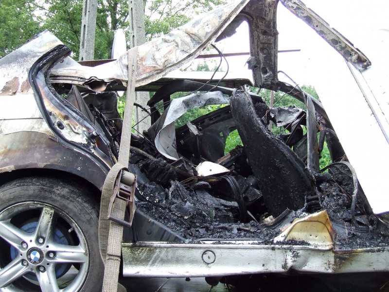 Zdjęcie w galerii na portalu naszwodzislaw.com: Dwóch 23-latków spłonęło w samochodzie wiadomości z regionu