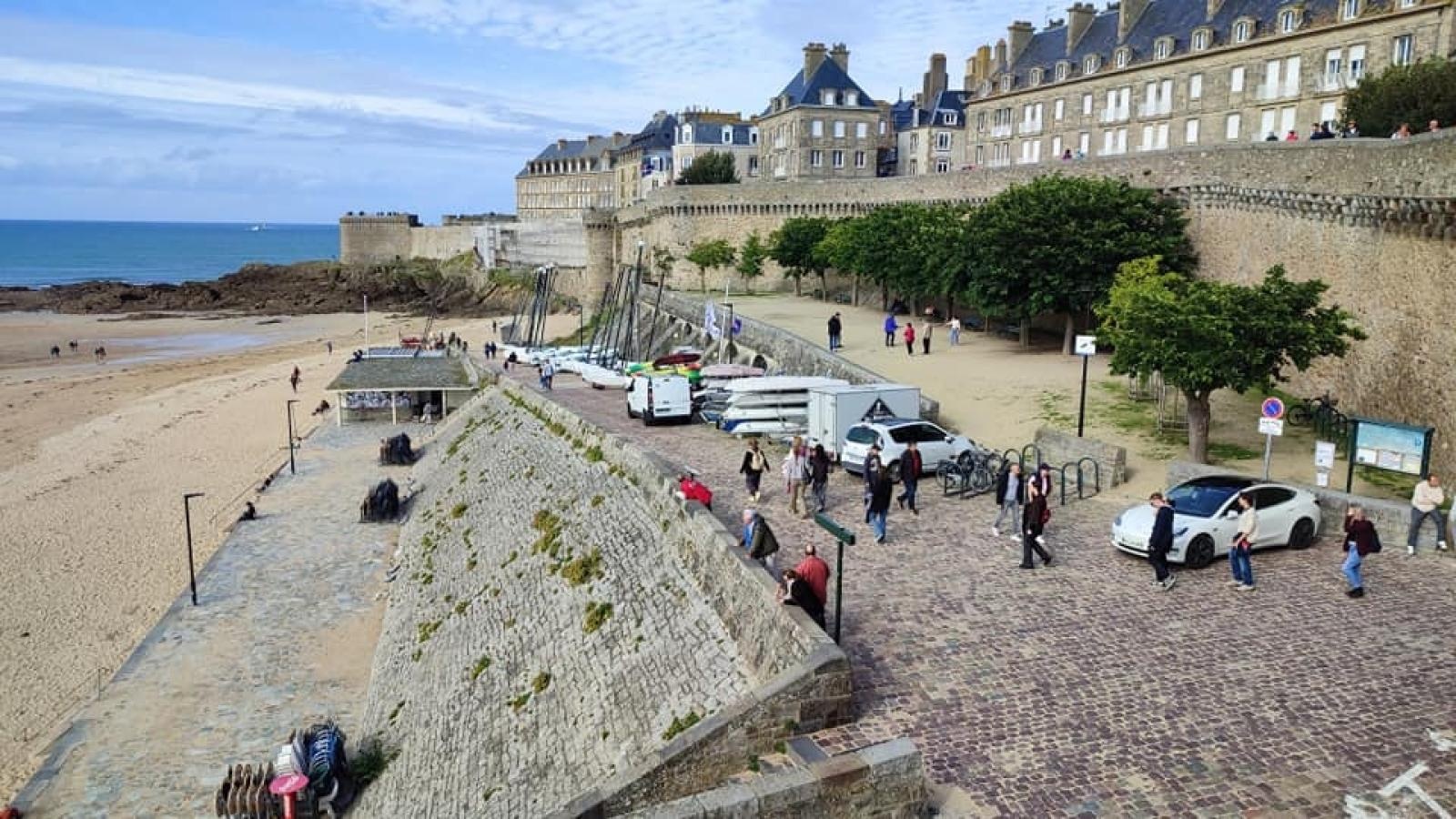 Zdjęcie w galerii na portalu naszwodzislaw.com: Wyjątkowa podróż uczniów SP1 do Francji [FOTO] wiadomości z regionu