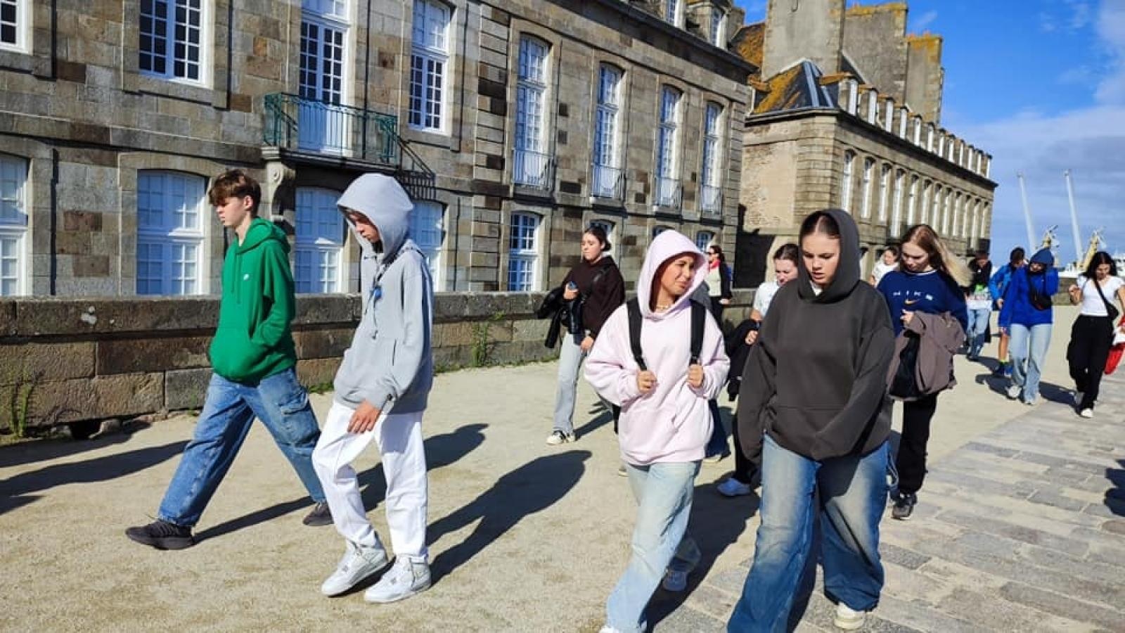 Zdjęcie w galerii na portalu naszwodzislaw.com: Wyjątkowa podróż uczniów SP1 do Francji [FOTO] wiadomości z regionu