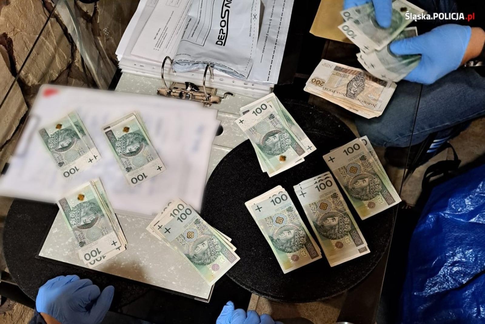 Zdjęcie w galerii na portalu naszwodzislaw.com: CBŚP rozbiło w województwie śląskim gang odpowiedzialny za wymuszenia wiadomości z regionu