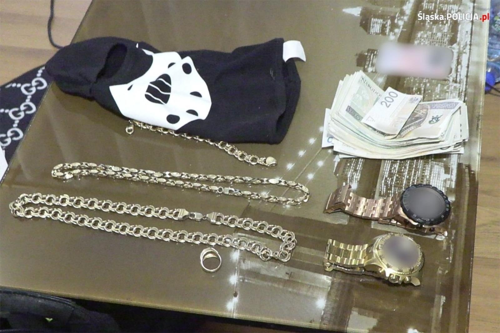 Zdjęcie w galerii na portalu naszwodzislaw.com: CBŚP rozbiło w województwie śląskim gang odpowiedzialny za wymuszenia wiadomości z regionu