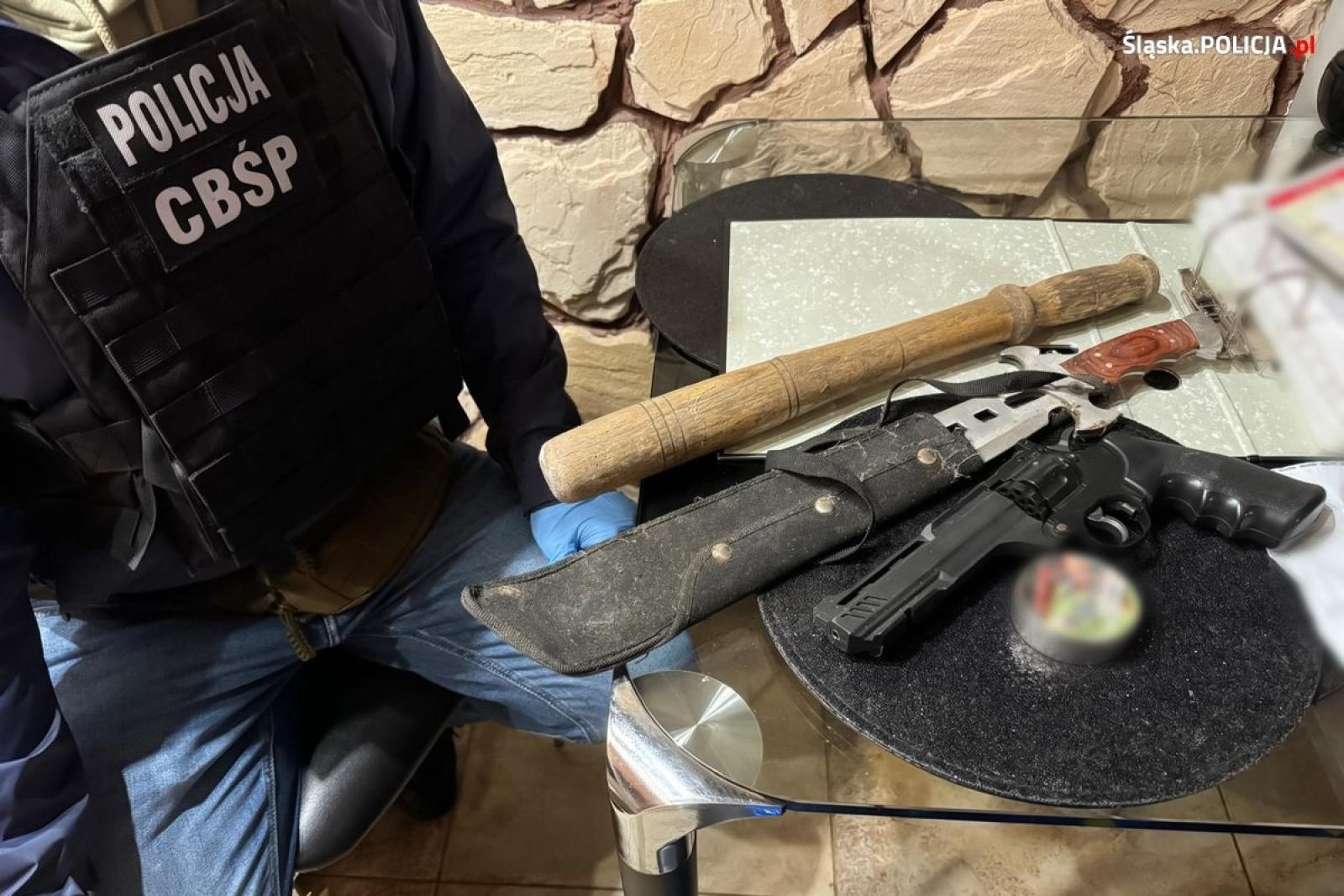 Zdjęcie w galerii na portalu naszwodzislaw.com: CBŚP rozbiło w województwie śląskim gang odpowiedzialny za wymuszenia wiadomości z regionu