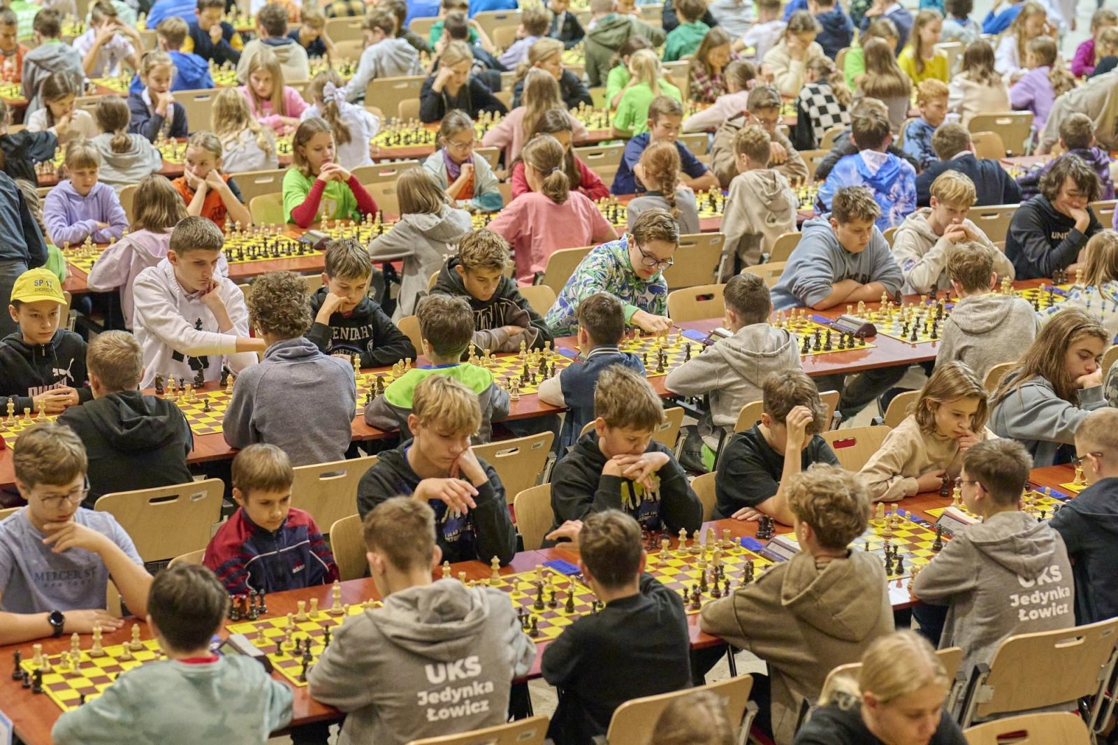 Zdjęcie w galerii na portalu naszwodzislaw.com: Blisko 1200 młodych szachistów rywalizowało w katowickim Spodku. Wspaniałe emocje i wzruszenia w legendarnej hali wiadomości z regionu