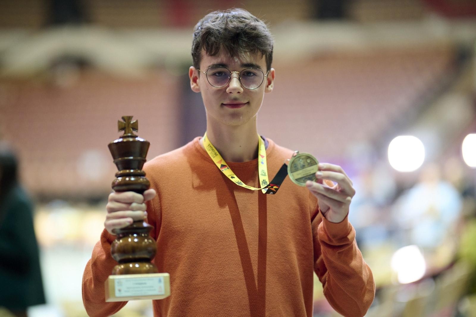 Zdjęcie w galerii na portalu naszwodzislaw.com: Blisko 1200 młodych szachistów rywalizowało w katowickim Spodku. Wspaniałe emocje i wzruszenia w legendarnej hali wiadomości z regionu