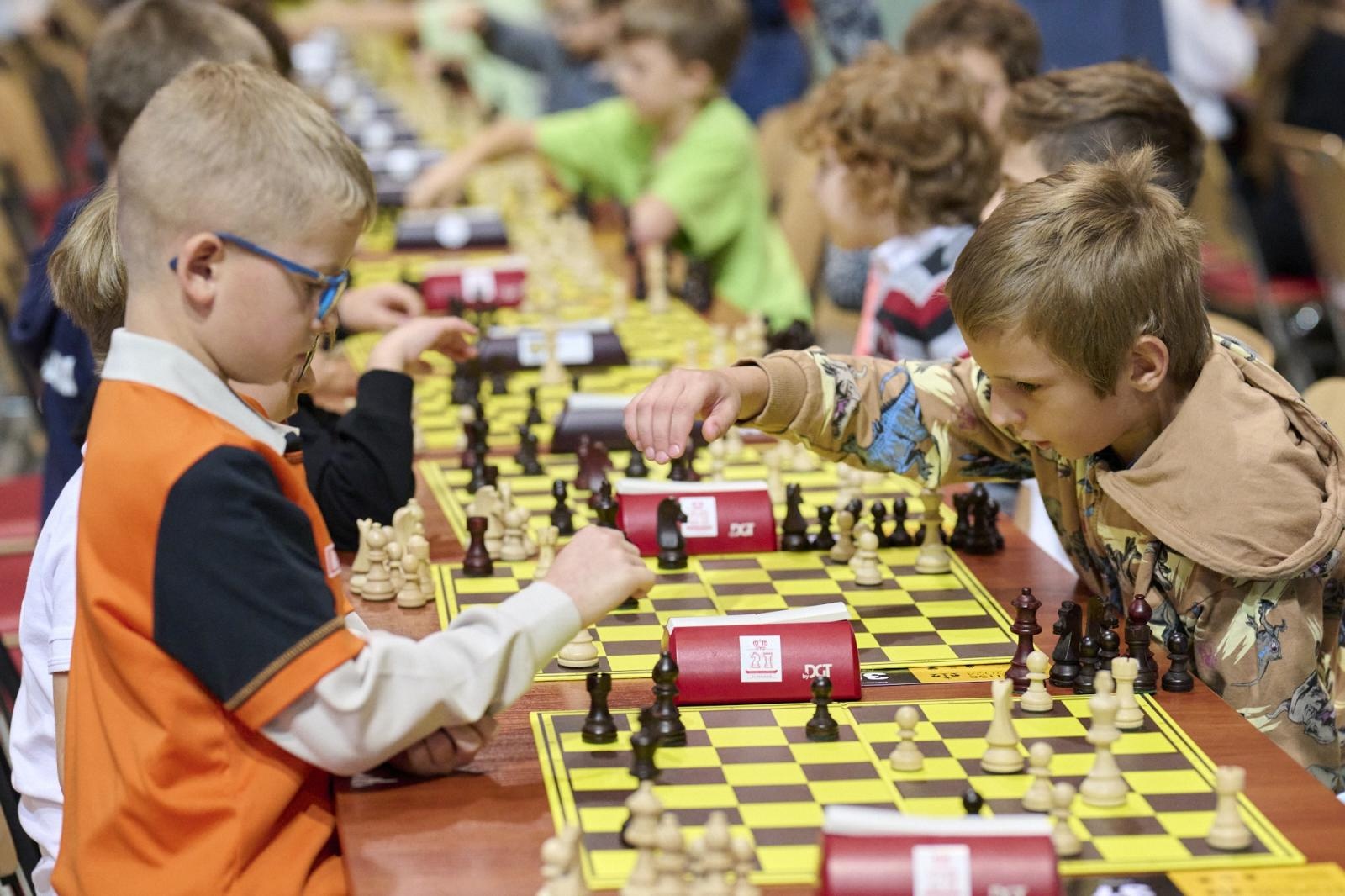 Zdjęcie w galerii na portalu naszwodzislaw.com: Blisko 1200 młodych szachistów rywalizowało w katowickim Spodku. Wspaniałe emocje i wzruszenia w legendarnej hali wiadomości z regionu