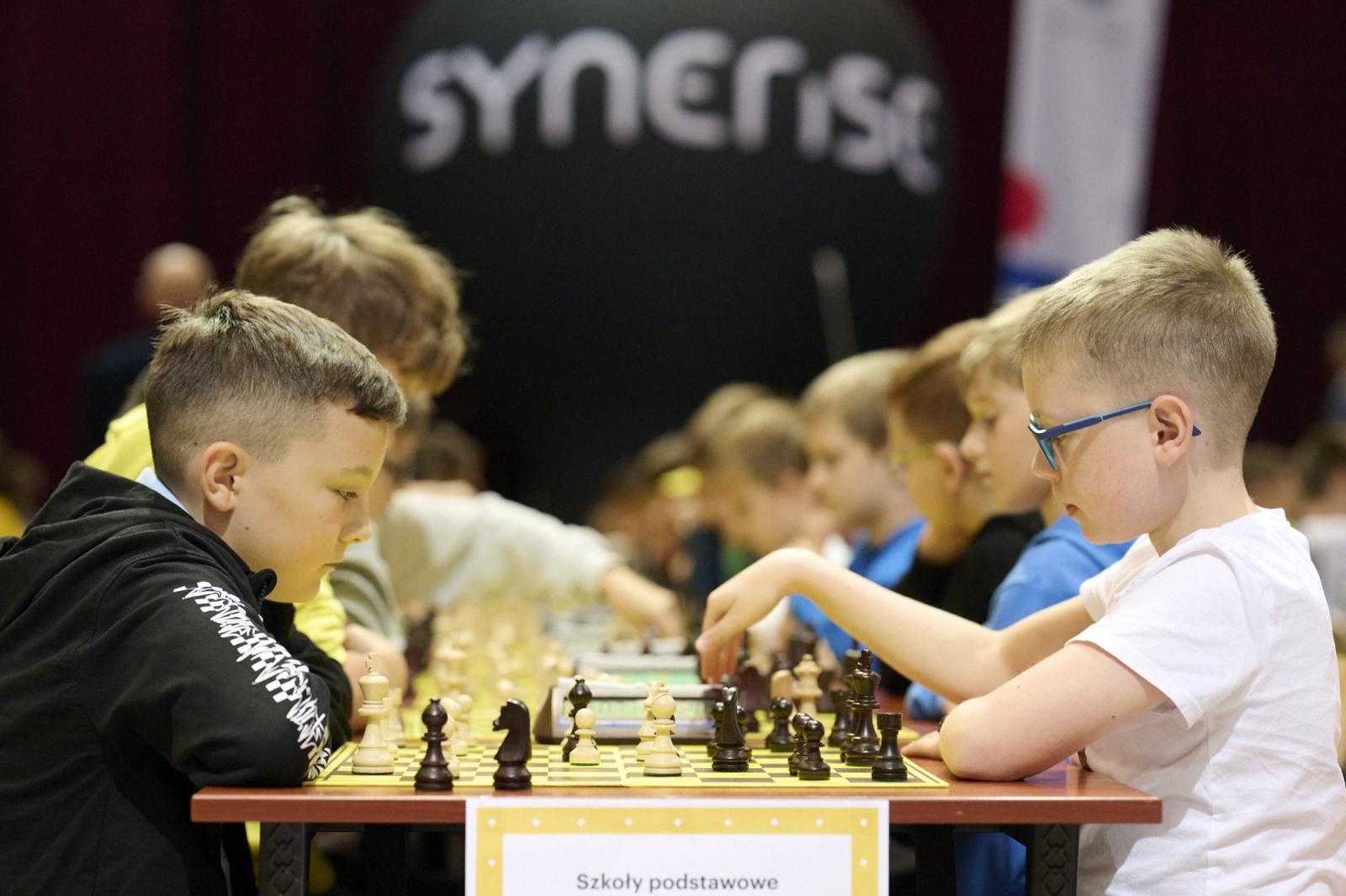 Zdjęcie w galerii na portalu naszwodzislaw.com: Blisko 1200 młodych szachistów rywalizowało w katowickim Spodku. Wspaniałe emocje i wzruszenia w legendarnej hali wiadomości z regionu