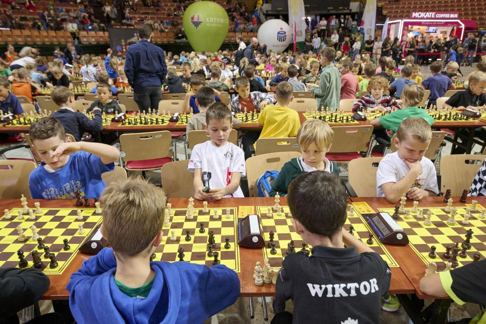 Zdjęcie w galerii na portalu naszwodzislaw.com: Blisko 1200 młodych szachistów rywalizowało w katowickim Spodku. Wspaniałe emocje i wzruszenia w legendarnej hali wiadomości z regionu