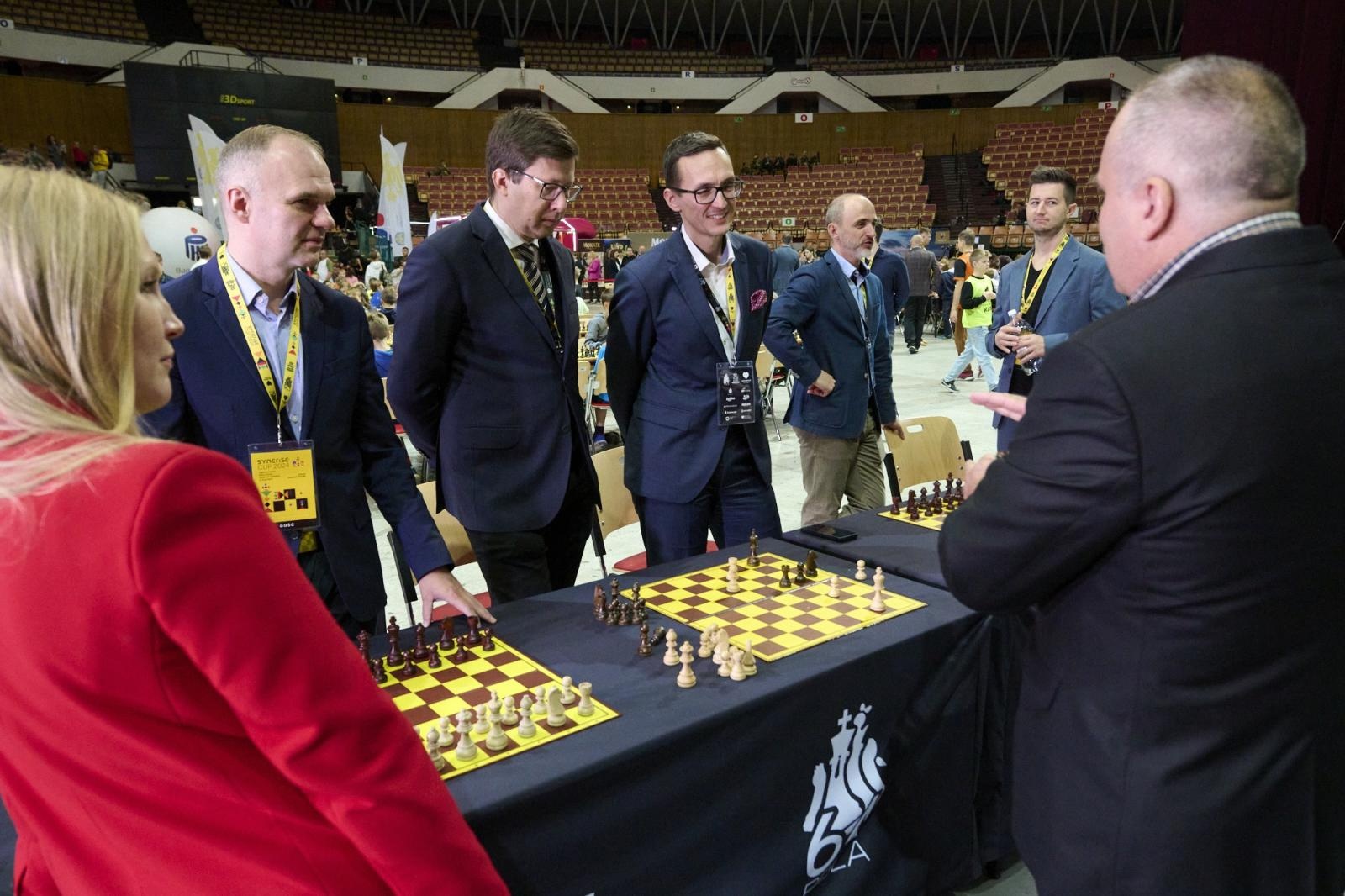 Zdjęcie w galerii na portalu naszwodzislaw.com: Blisko 1200 młodych szachistów rywalizowało w katowickim Spodku. Wspaniałe emocje i wzruszenia w legendarnej hali wiadomości z regionu