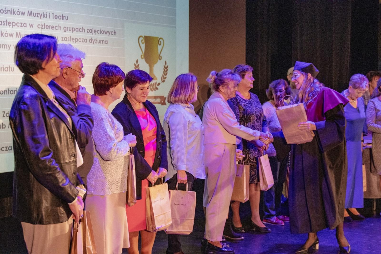 Zdjęcie w galerii na portalu naszwodzislaw.com: Inauguracja roku akademickiego WUTW za nami [FOTO] wiadomości z regionu