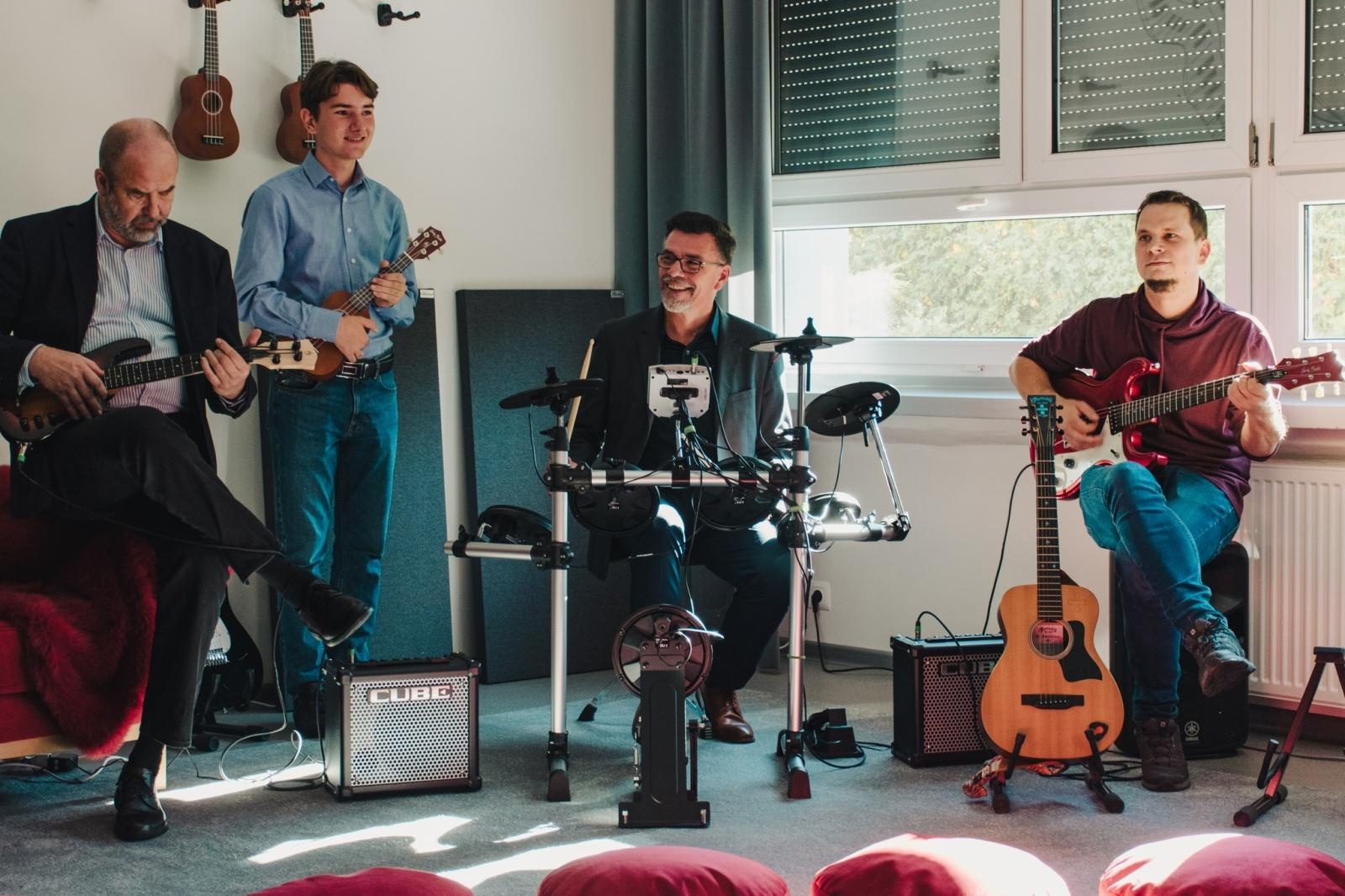 Zdjęcie w galerii na portalu naszwodzislaw.com: Pracownia muzyczna w OCNTiS oficjalnie otwarta [FOTO] wiadomości z regionu