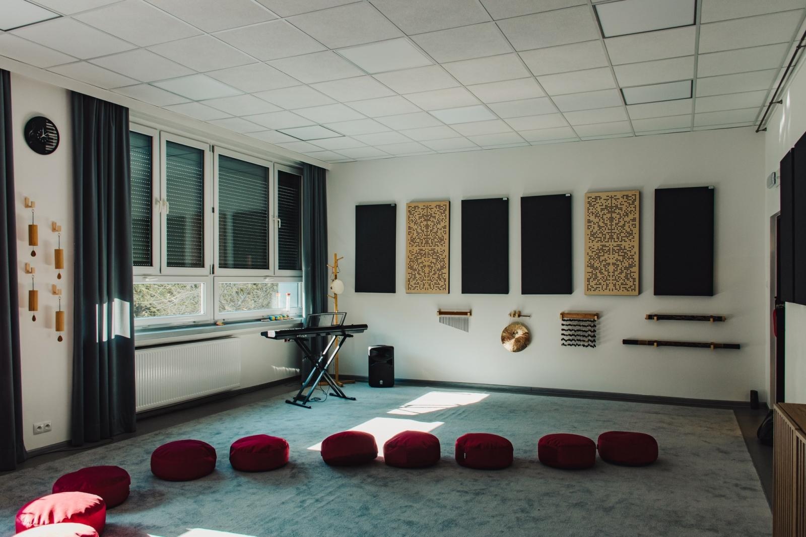 Zdjęcie w galerii na portalu naszwodzislaw.com: Pracownia muzyczna w OCNTiS oficjalnie otwarta [FOTO] wiadomości z regionu