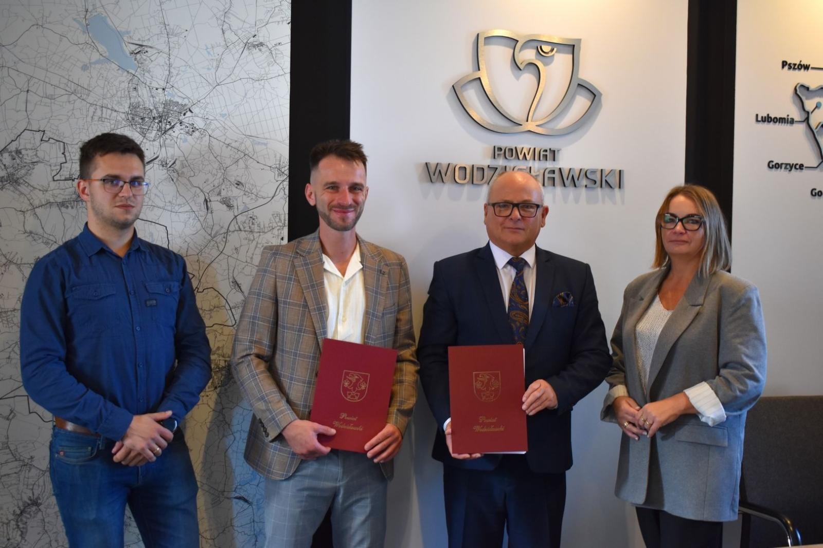 Zdjęcie w galerii na portalu naszwodzislaw.com: Inwestycja w dostępność. Przy budynku Starostwa Powiatowego powstanie winda wiadomości z regionu