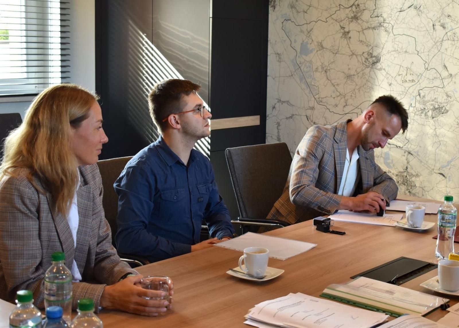 Zdjęcie w galerii na portalu naszwodzislaw.com: Inwestycja w dostępność. Przy budynku Starostwa Powiatowego powstanie winda wiadomości z regionu