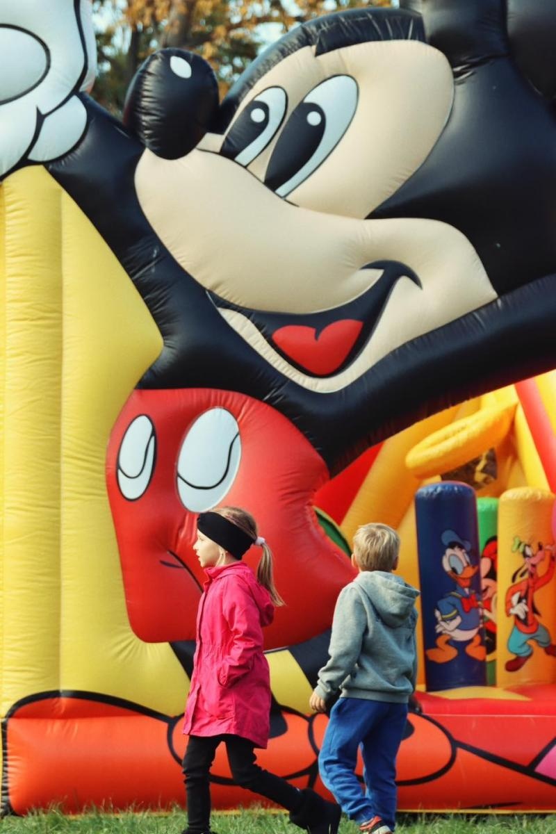 Zdjęcie w galerii na portalu naszwodzislaw.com: Charytatywny festyn na Trzech Wzgórzach. Dla powodzian zebrano ponad 20 tysięcy złotych [FOTO] wiadomości z regionu