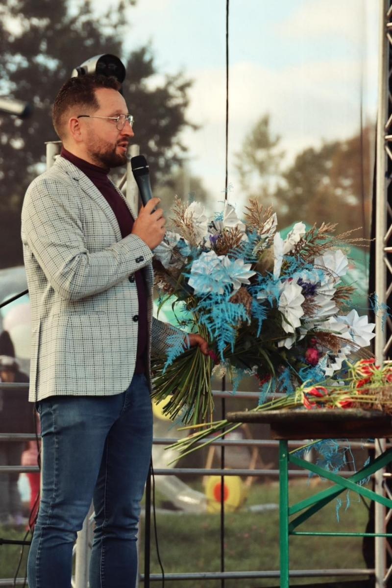 Zdjęcie w galerii na portalu naszwodzislaw.com: Charytatywny festyn na Trzech Wzgórzach. Dla powodzian zebrano ponad 20 tysięcy złotych [FOTO] wiadomości z regionu