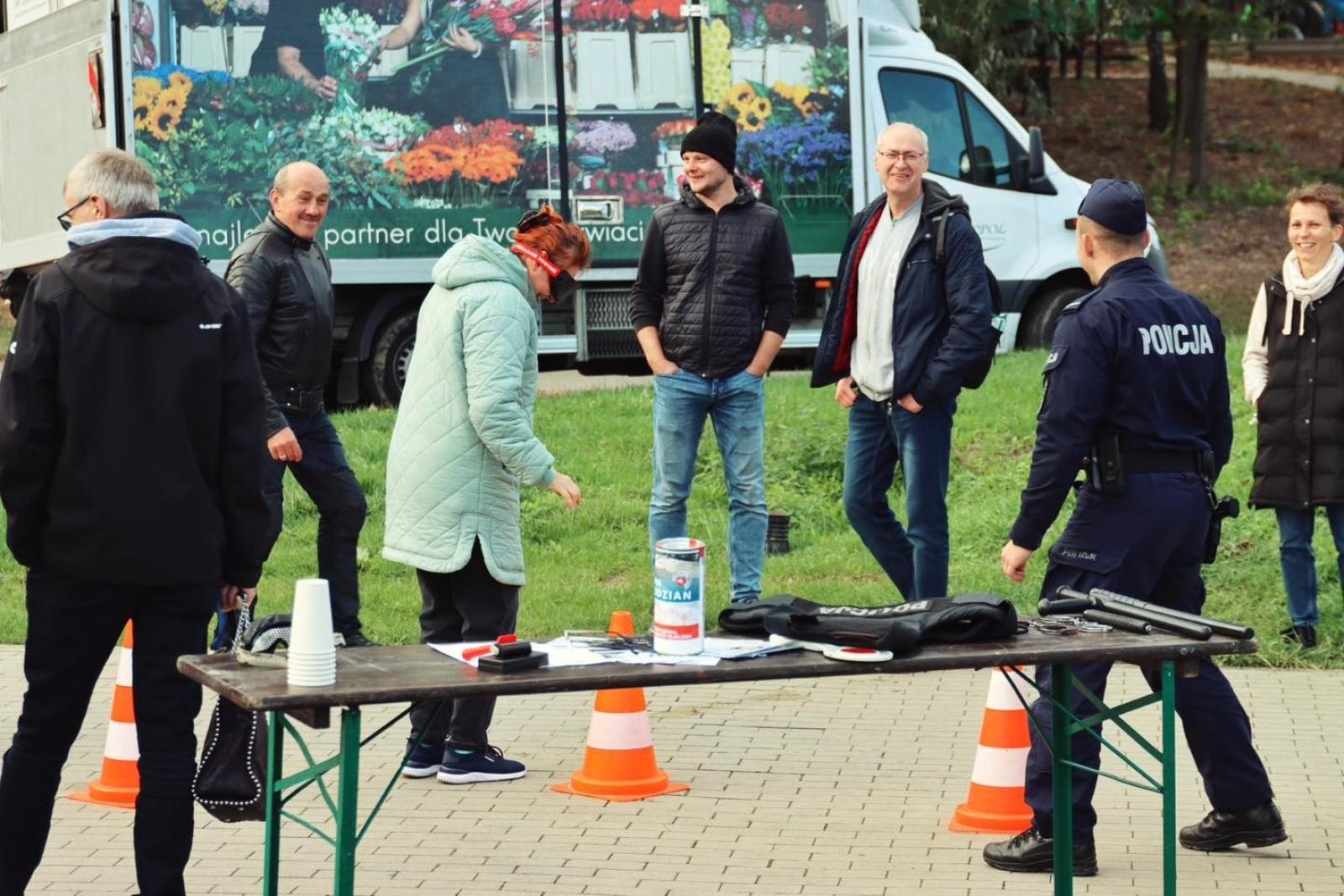 Zdjęcie w galerii na portalu naszwodzislaw.com: Charytatywny festyn na Trzech Wzgórzach. Dla powodzian zebrano ponad 20 tysięcy złotych [FOTO] wiadomości z regionu