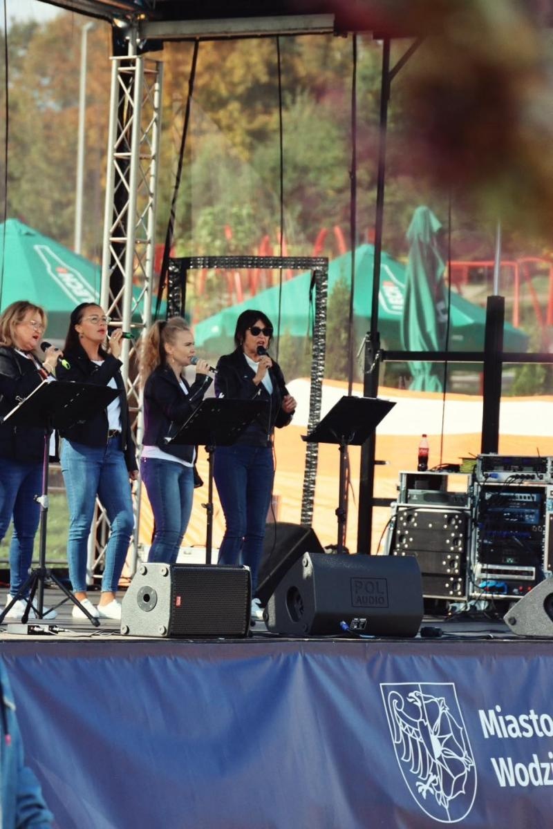 Zdjęcie w galerii na portalu naszwodzislaw.com: Charytatywny festyn na Trzech Wzgórzach. Dla powodzian zebrano ponad 20 tysięcy złotych [FOTO] wiadomości z regionu