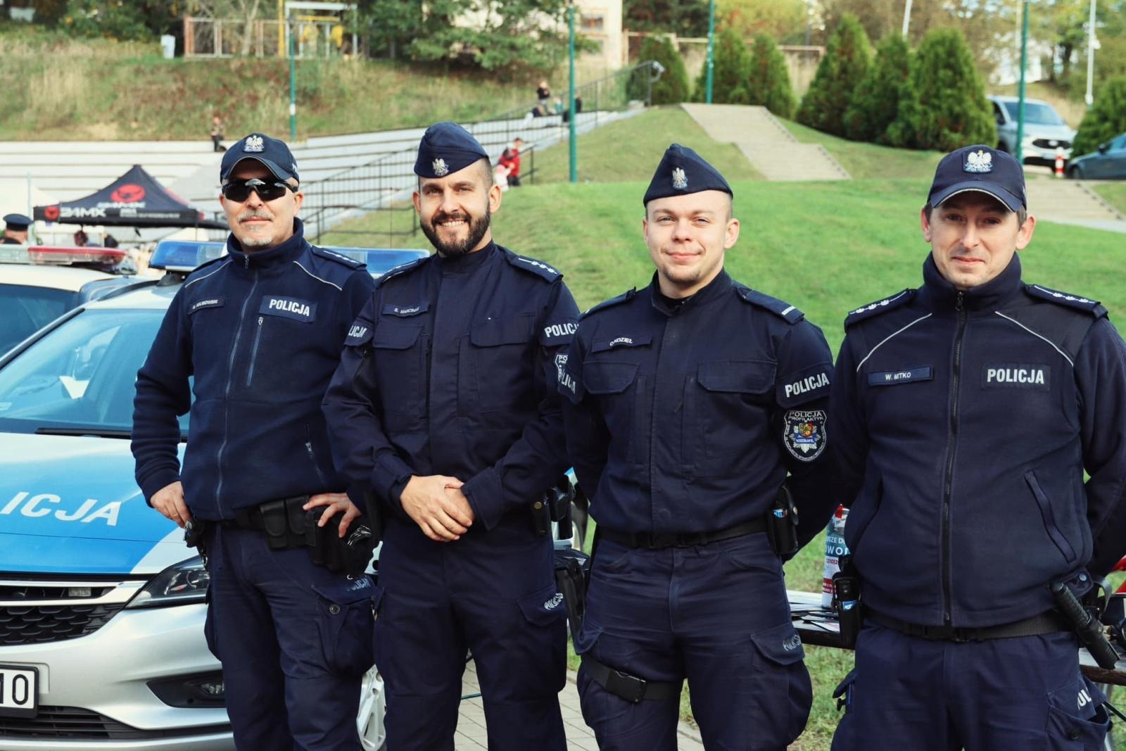 Zdjęcie w galerii na portalu naszwodzislaw.com: Charytatywny festyn na Trzech Wzgórzach. Dla powodzian zebrano ponad 20 tysięcy złotych [FOTO] wiadomości z regionu